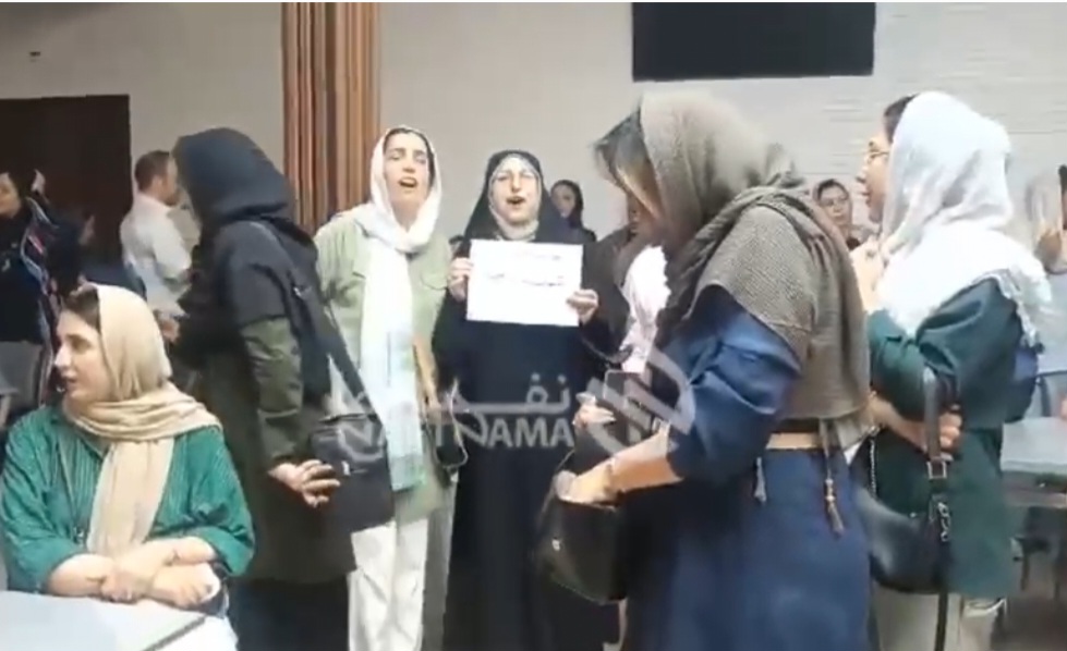 تجمع اعتراضی در مرکز آموزش شهید بهشتی جم/معترضین خواستار استعفای مسئول آموزش شدند