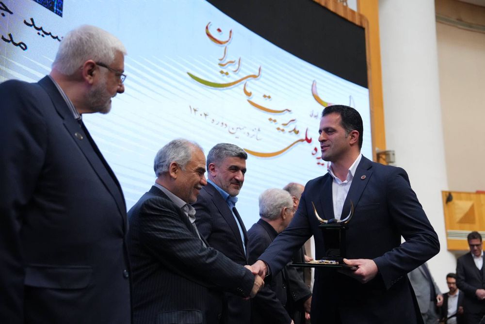 تندیس زرین جایزه ملی مدیریت مالی ایران به آریاساسول رسید
