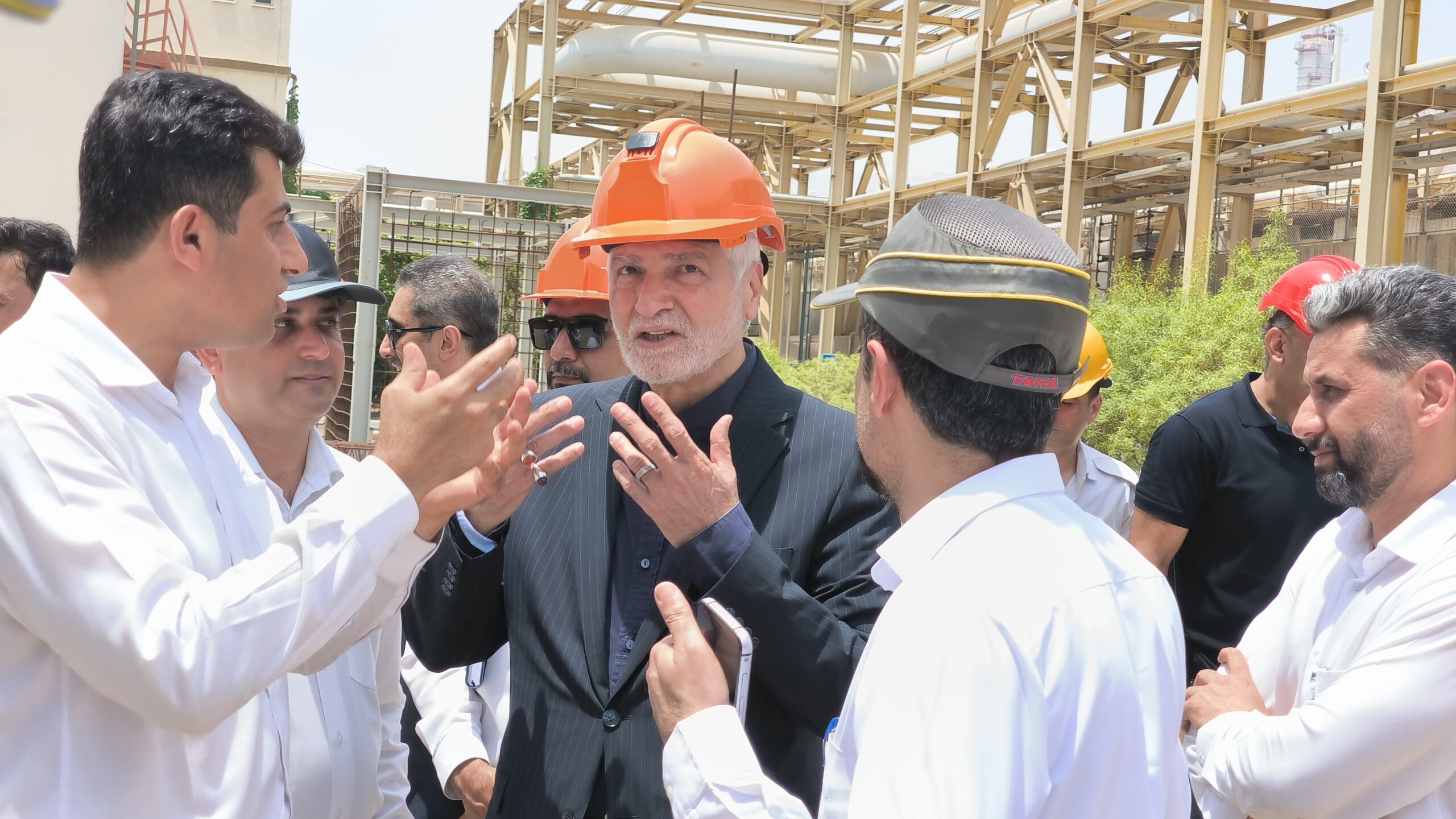 حضور میدانی مدیرعامل پتروشیمی مروارید در واحدهای تولیدی مجتمع